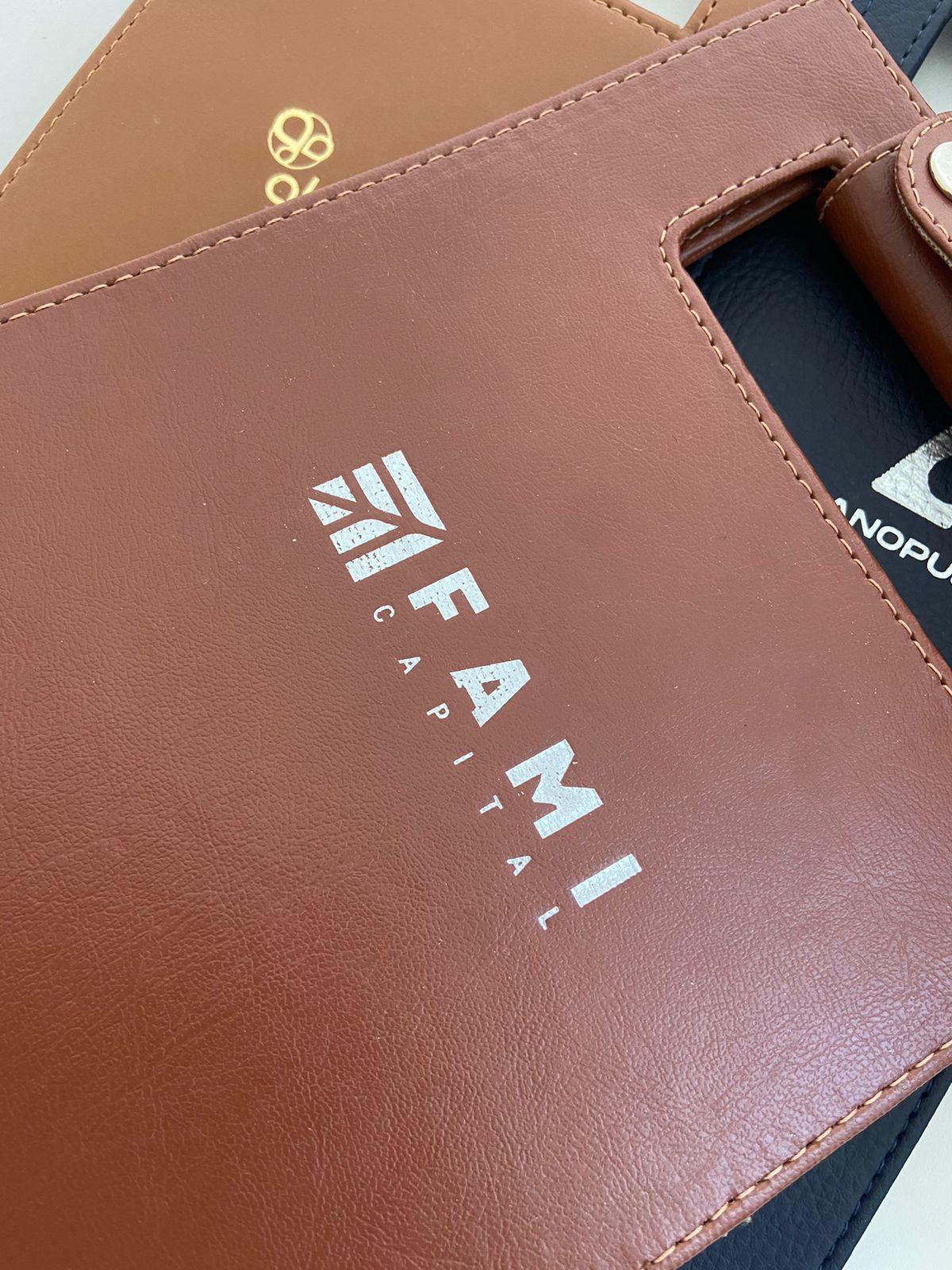 FAMI Capital — Porta-Vinhos personalizada