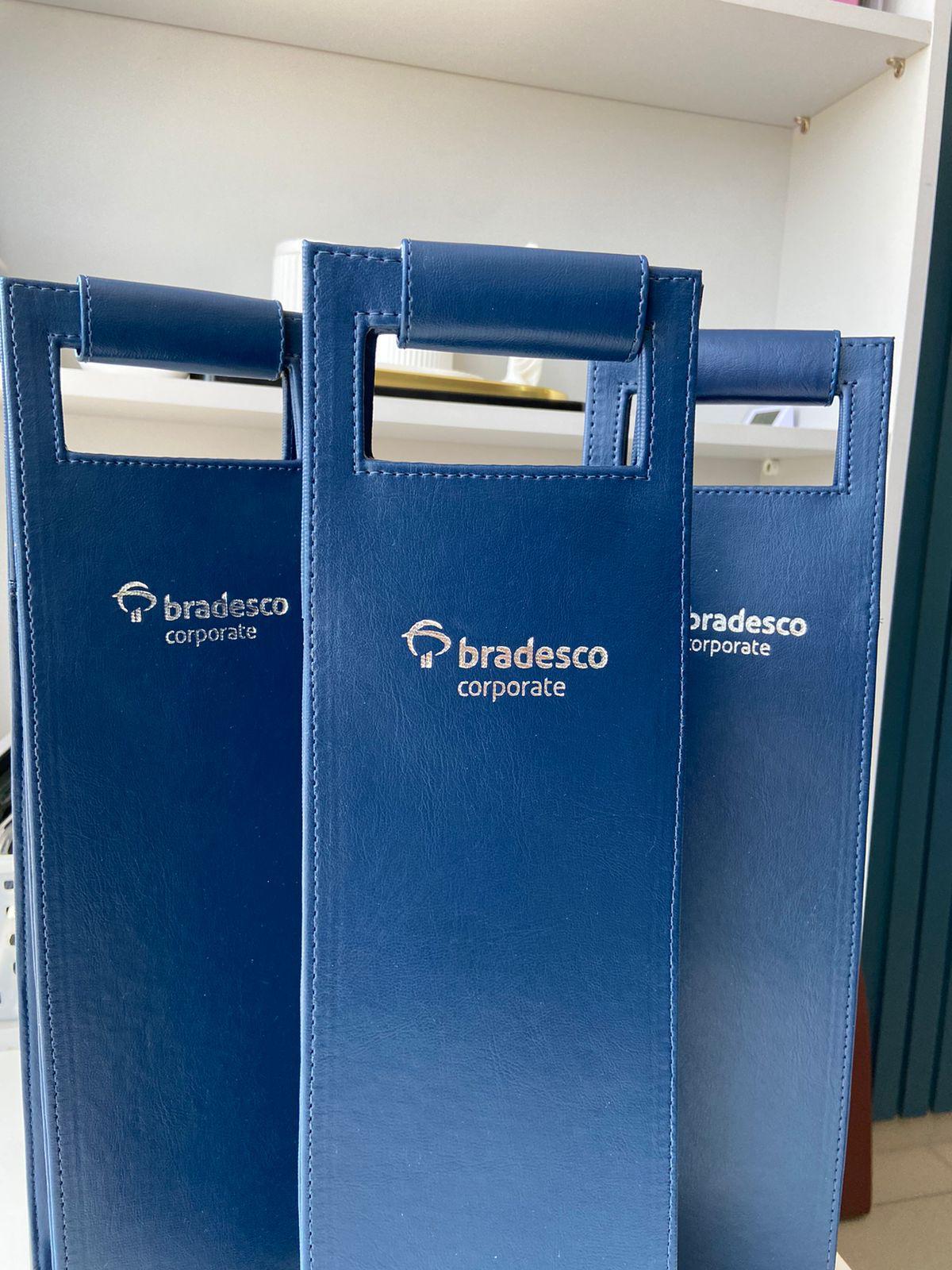Bradesco — Porta-Vinhos personalizada